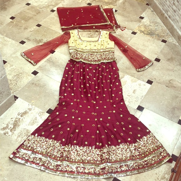 Dresses & Skirts - ♥️ 3 Piece Red & Gold Indian Dress- Mermaid Skirt
